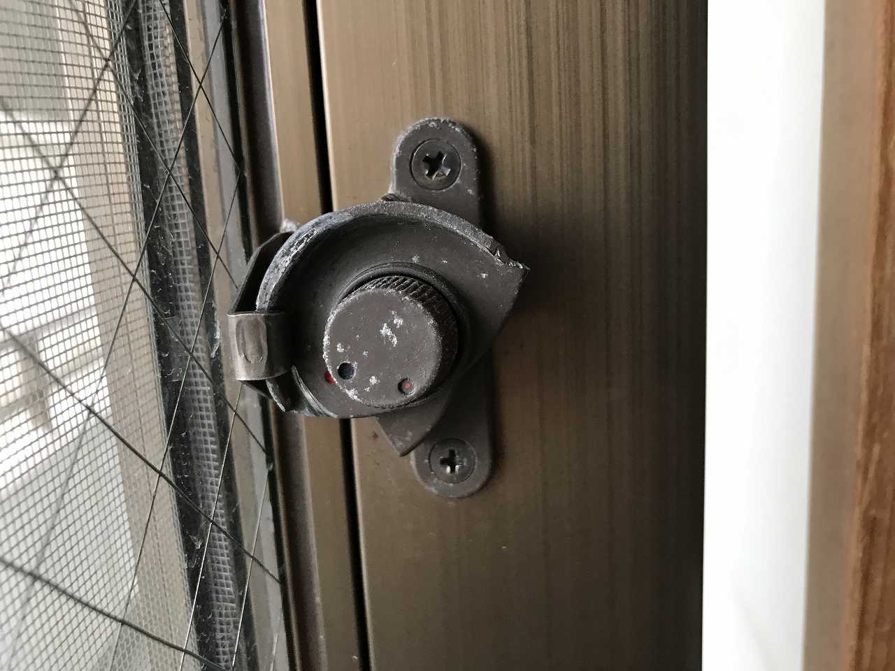 破損した窓のカギ(クレセント錠)を自分で交換｜簡単DIY